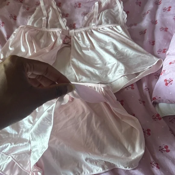Juicy Couture Elegant Pink Satin Lingerie Sleepwear short Set Large NWOT Small - Picture 8 of 12